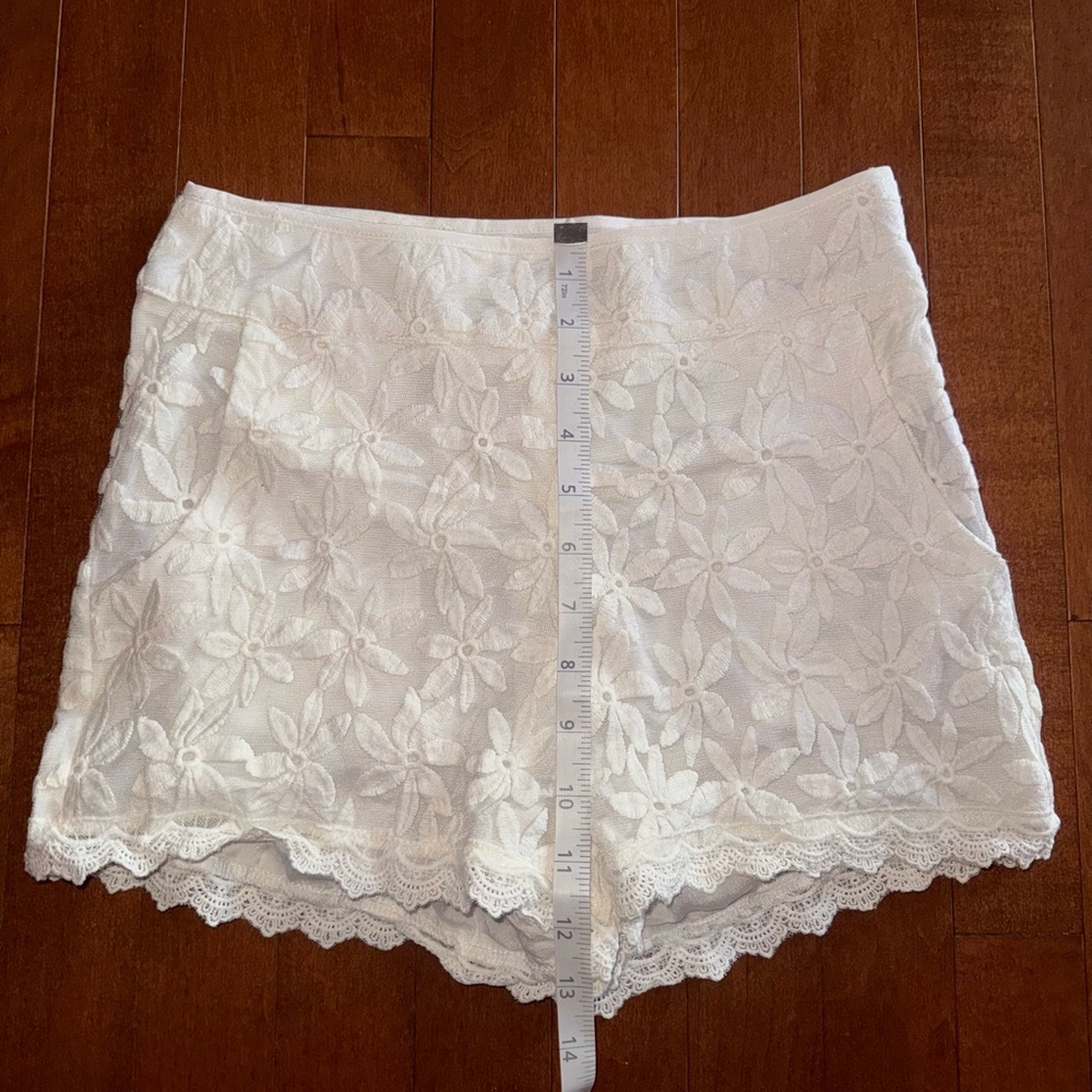 NWOT Monteau High Waist Embroidered Lace Shorts Ivory Small - Picture 3 of 7